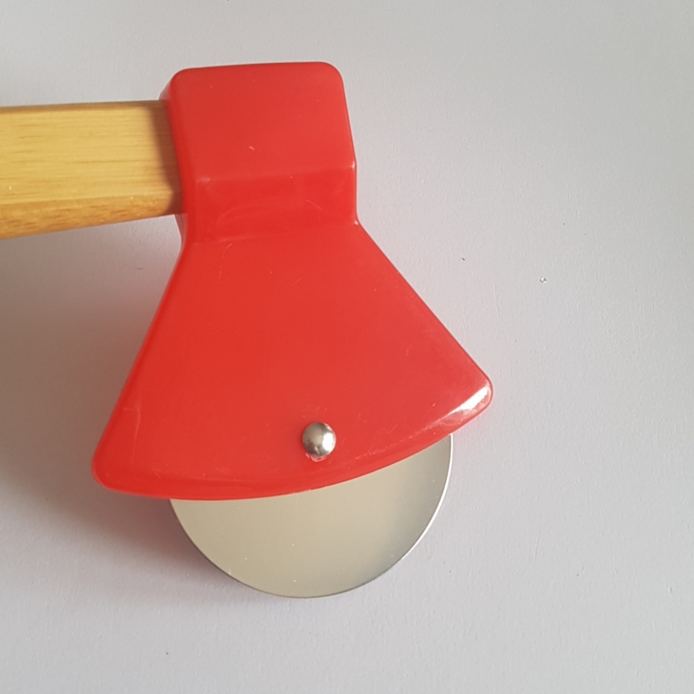 Ax Pizza Cutter (Red) - Picture 5 of 9